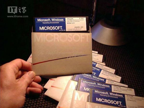 Windows1.0到Win10系统你没见过的包装盒